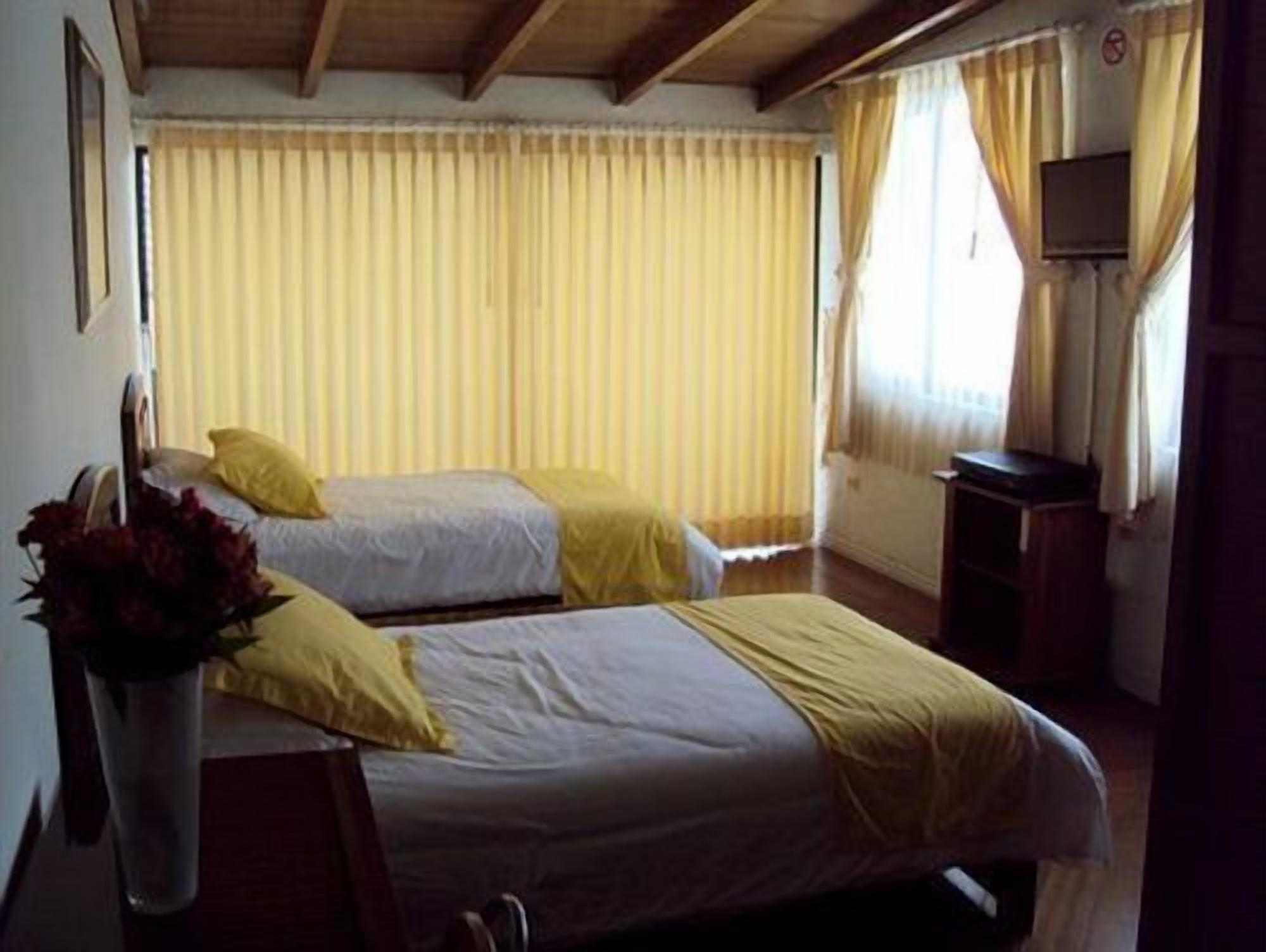 Hotel Rincon Escandinavo キト エクステリア 写真