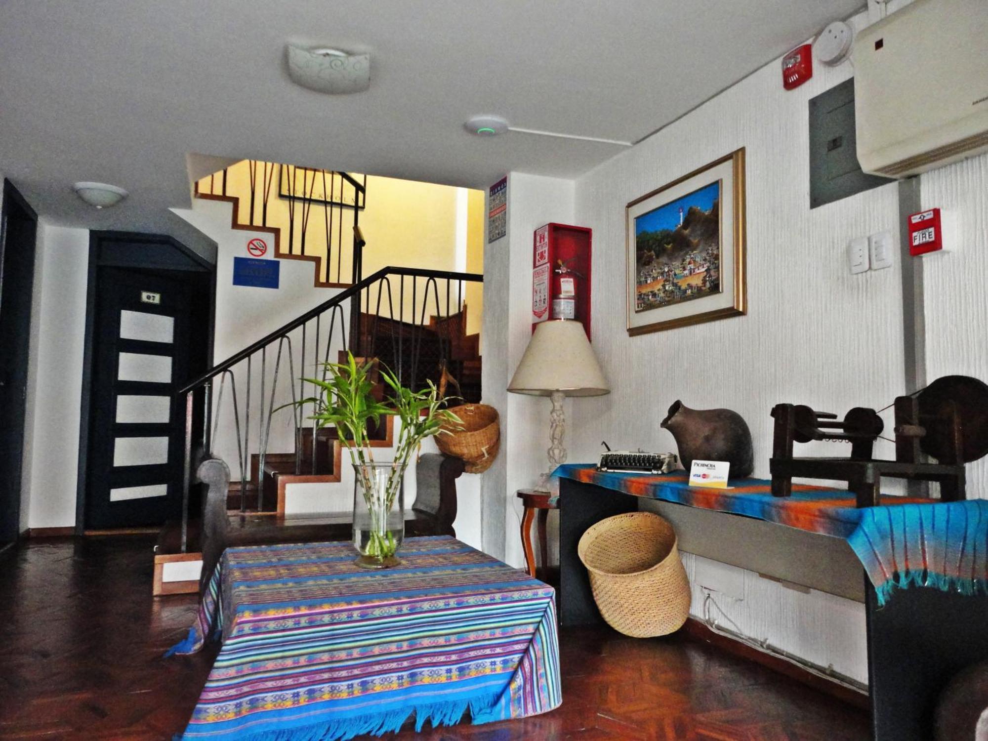 Hotel Rincon Escandinavo キト エクステリア 写真